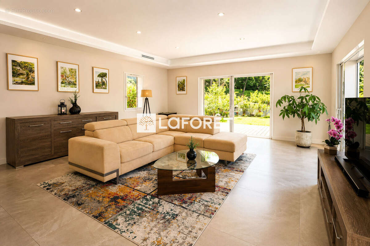 Maison à ROQUEFORT-LES-PINS