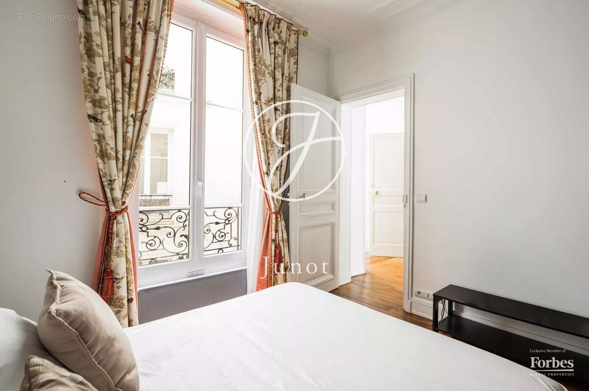 Appartement à PARIS-7E