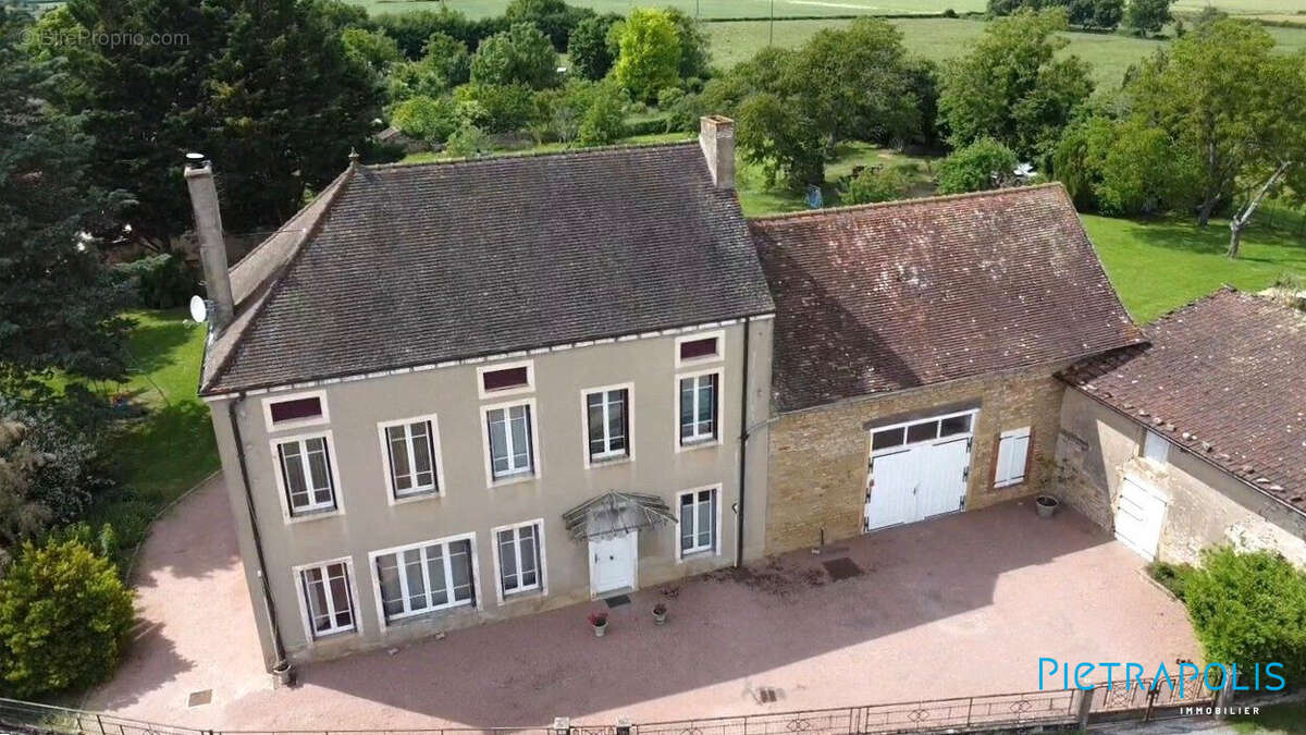 Maison à ETRIGNY