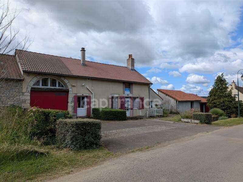Maison de village de 5 pièces avec dépendances - photo 4