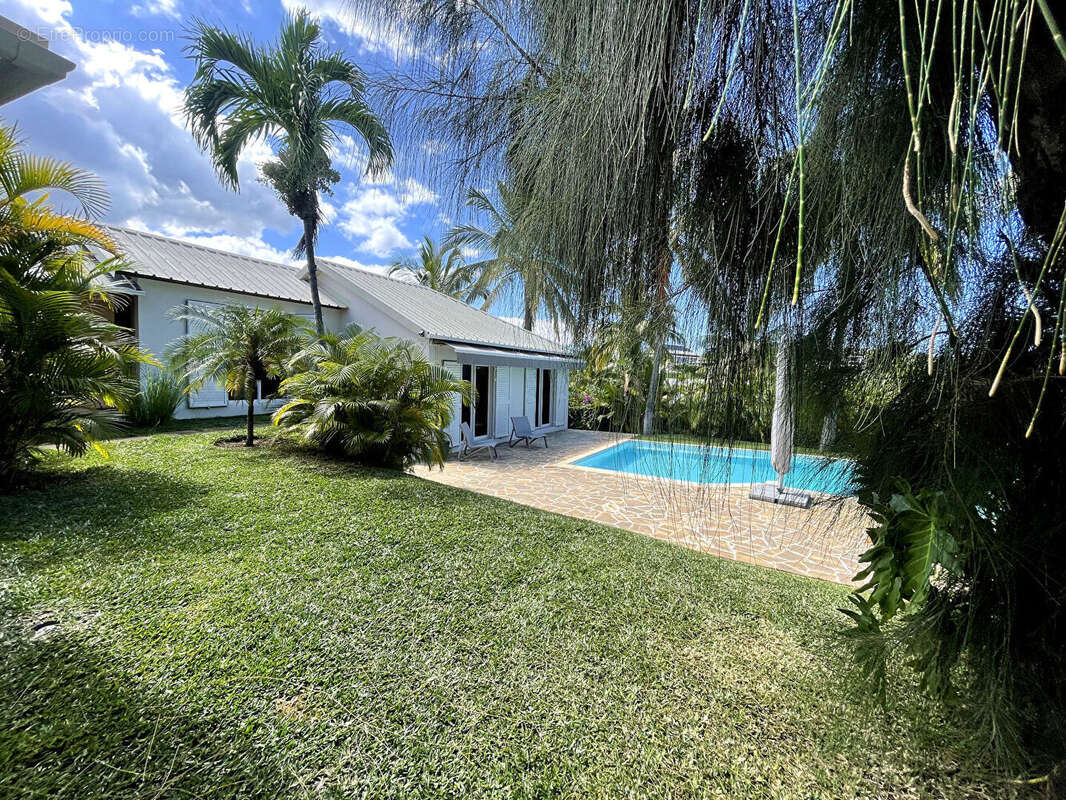 A VENDRE - Villas de standing au coeur de Grand Fond, Ouest de La Réunion - photo 12