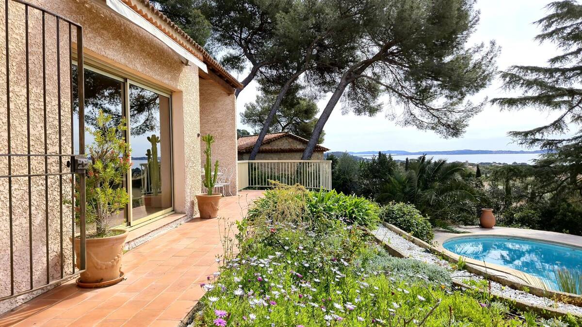 Photo 1 - Maison à CARQUEIRANNE