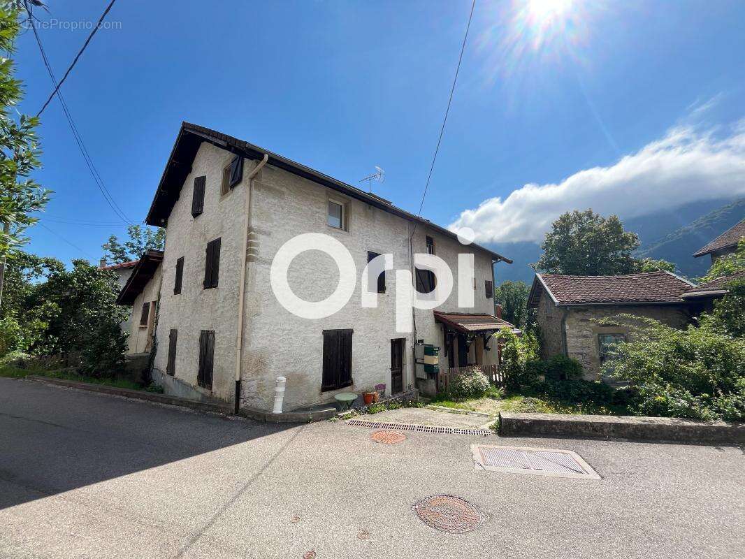 Maison à SAINT-JULIEN-DE-RAZ