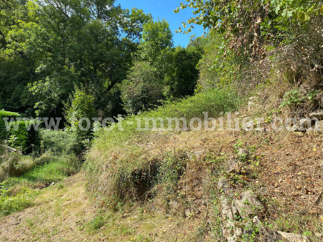 Maison à SAINT-CIERGE-SOUS-LE-CHEYLARD