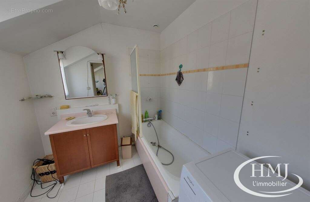 Maison à COURCOURONNES