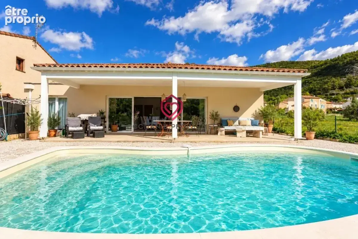 Villa récente de plain-pied avec piscine et vue sur Roquebrun - photo 1