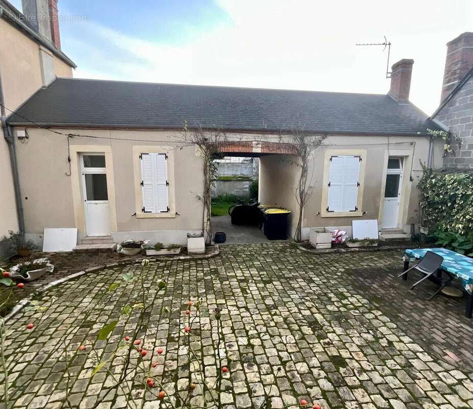 Photo 2 - Appartement à MEHUN-SUR-YEVRE