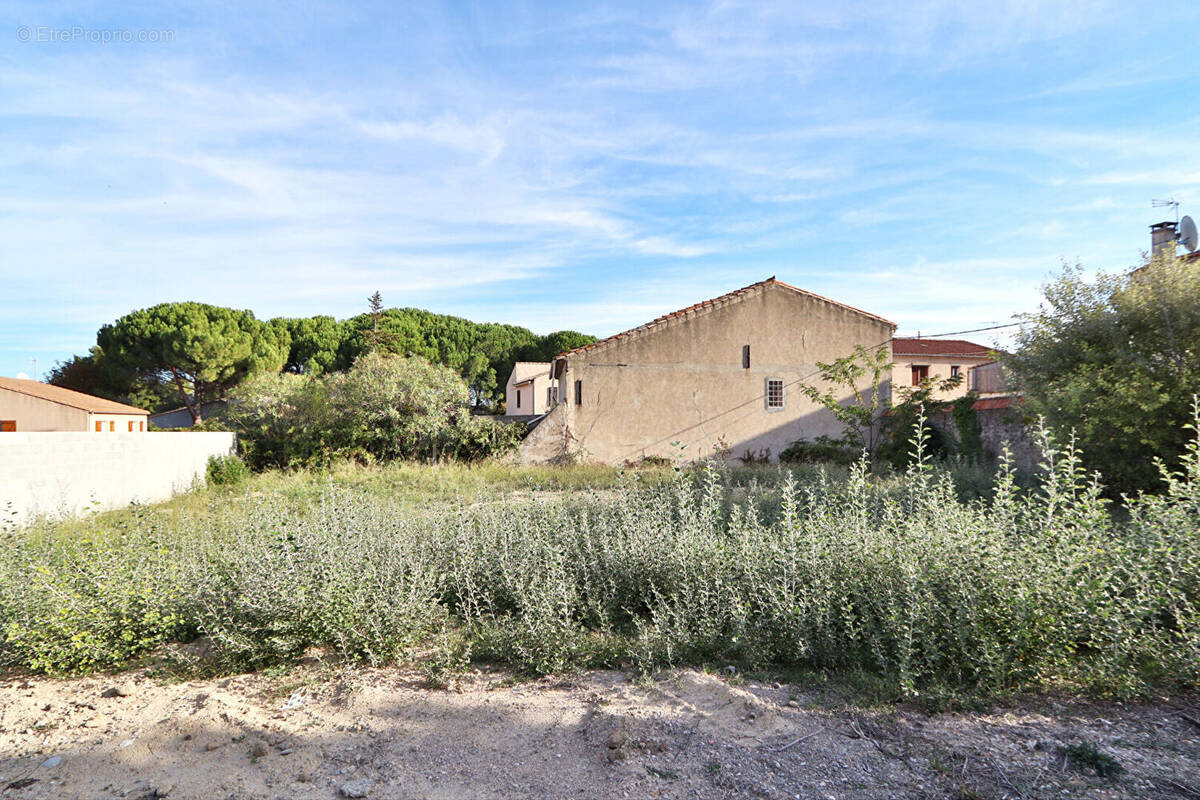 Terrain à SAINT-MARCEL-SUR-AUDE