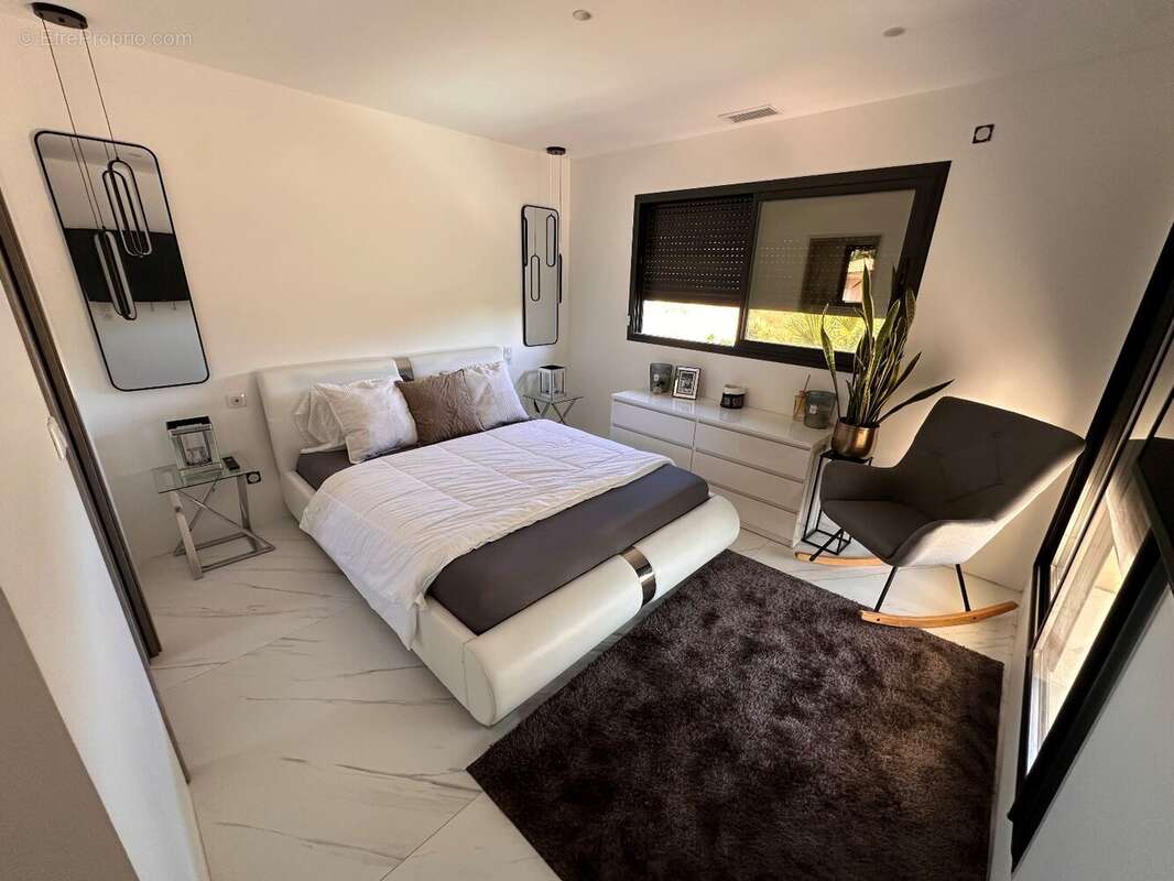 A Vendre Le Cap d'Agde 34300 Magnifique Villa contemporaine de 5 pièces avec piscine et garage sur 676m² de terrain - photo 9