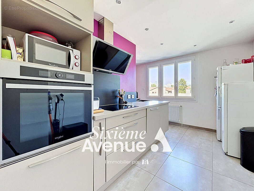 Appartement à DECINES-CHARPIEU