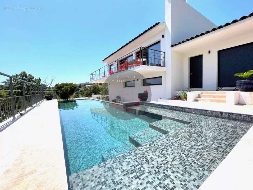 Maison à LES ADRETS-DE-L&#039;ESTEREL