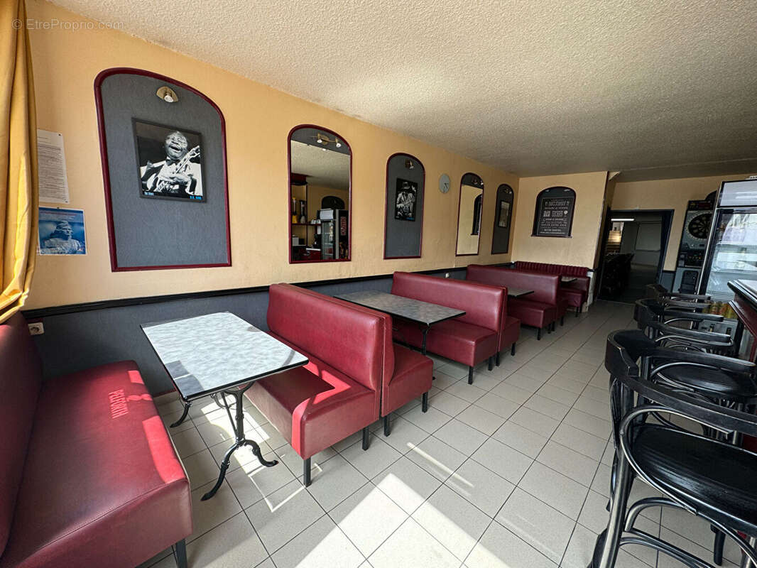 Commerce à VILLEDIEU-LES-POELES