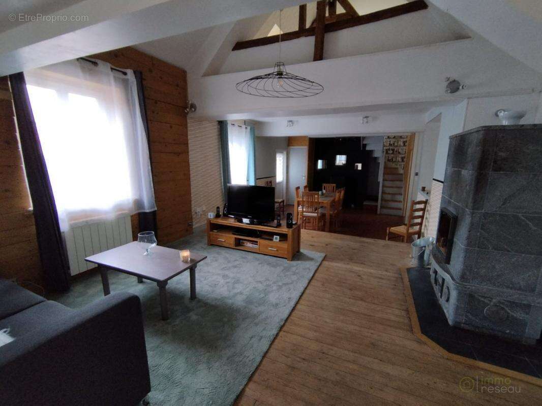 Maison à CREVECOEUR-LE-GRAND