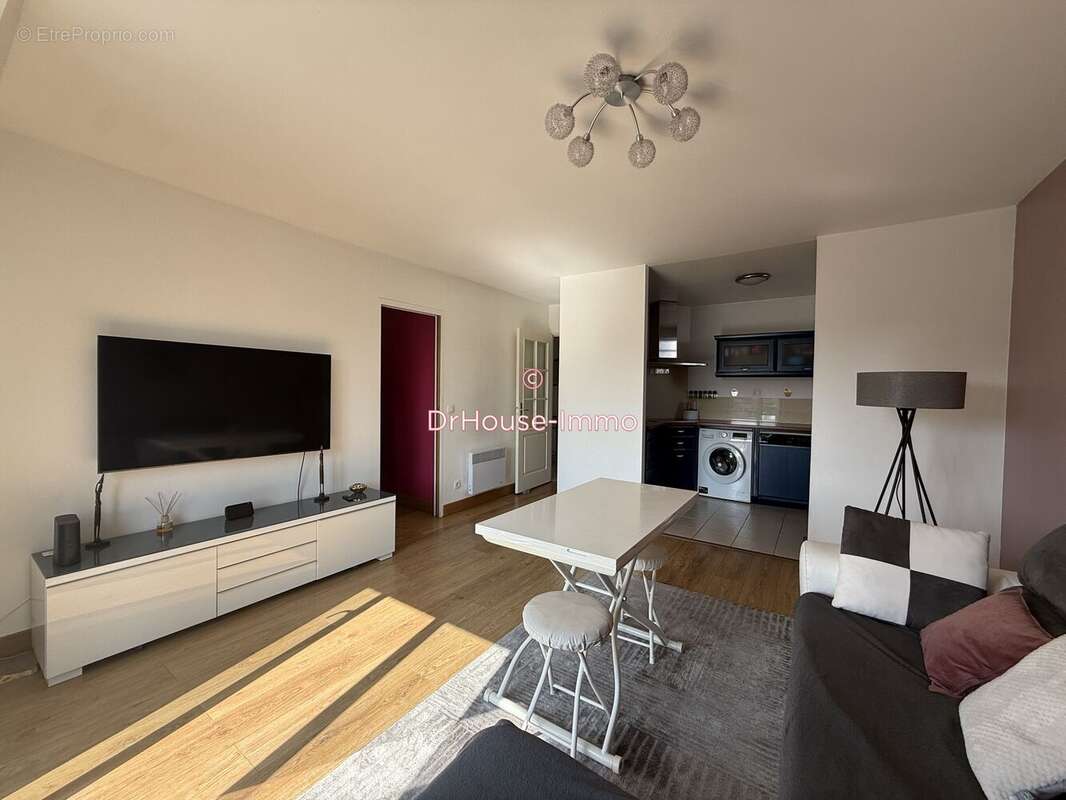 Appartement à VAUJOURS