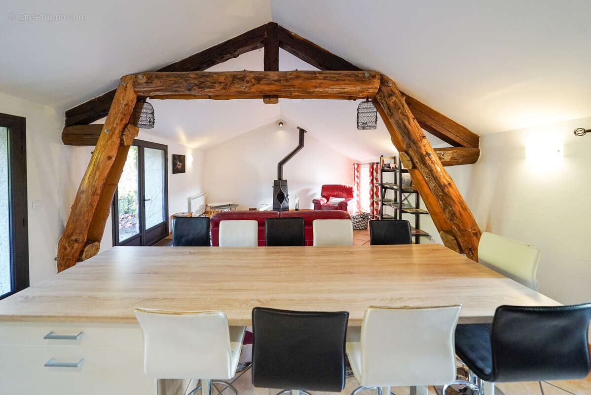 Maison à CASTANET-LE-HAUT