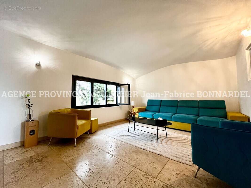 Maison à SAINTE-CECILE-LES-VIGNES