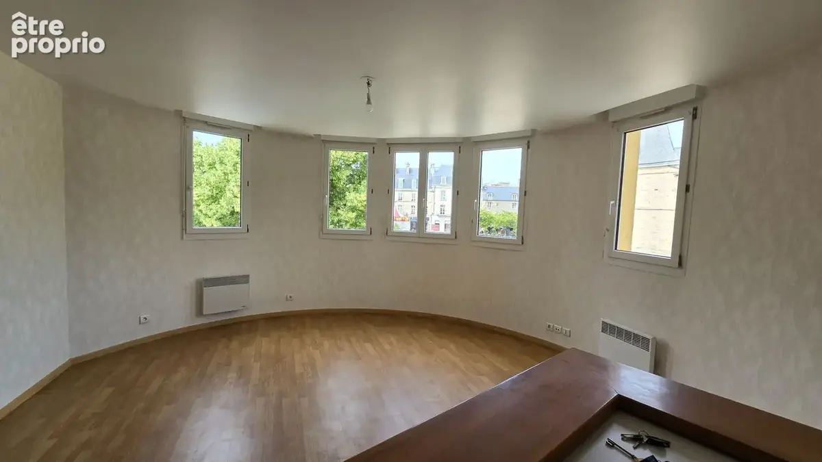 Dinan centre : appartement T2 lumineux avec ascenseur. vue degagée et garage - photo 2