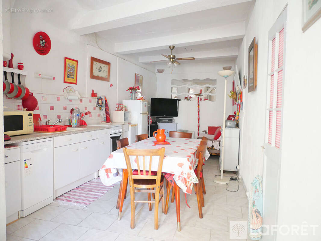 Maison à SAINT-LAURENT-DE-LA-SALANQUE