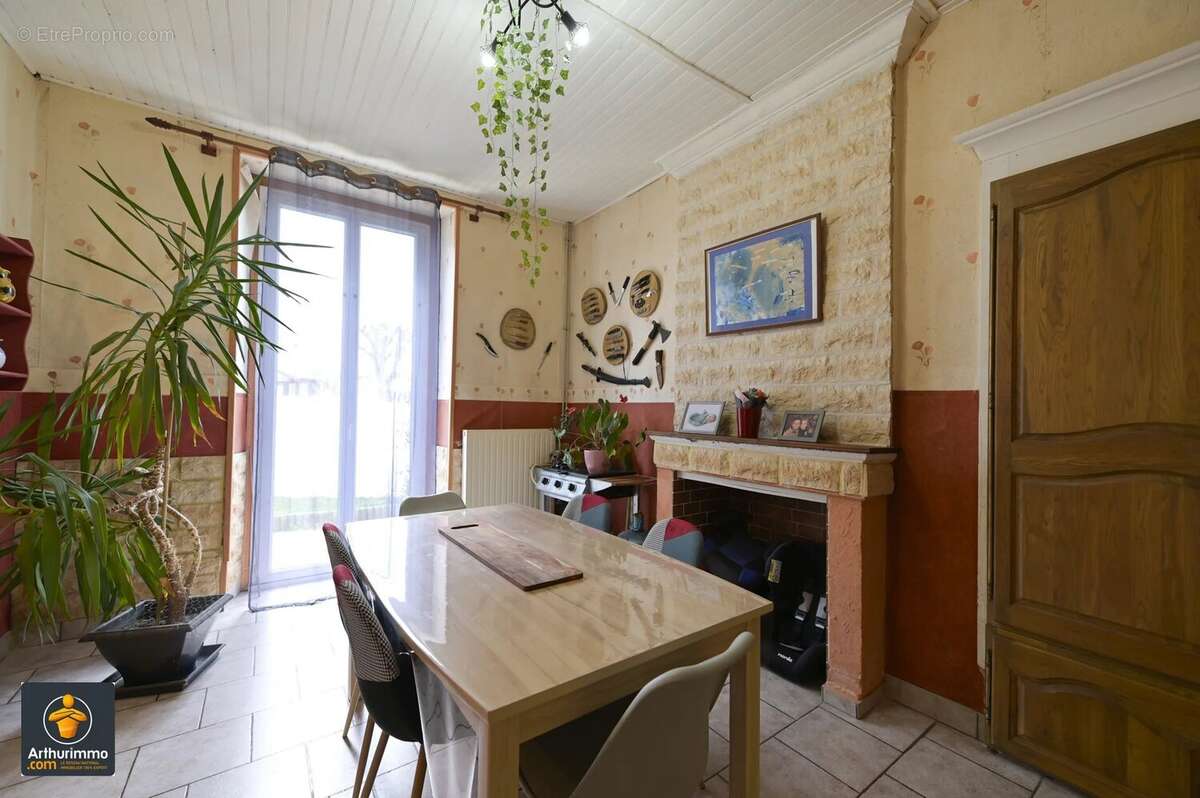 Maison en pierre 165,03 m² à Saint-Hilaire-La-Palud - photo 8