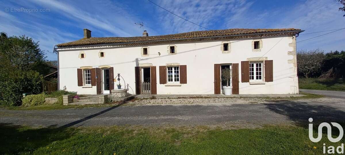 Photo 2 - Maison à SAINT-BONNET-SUR-GIRONDE