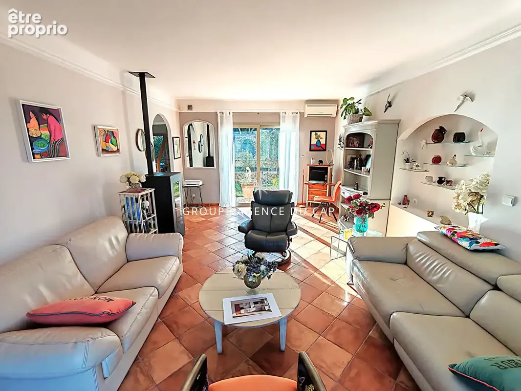 A vendre villa 7 pieces 4 chambres piscine appartement independant proche centre ville et bord de mer a saint aygulf - photo 5