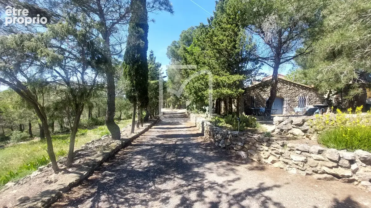 Superbe et rare bergerie en pierre sur plus de 6500 m2 de terrain au coeur de la nature! - photo 1