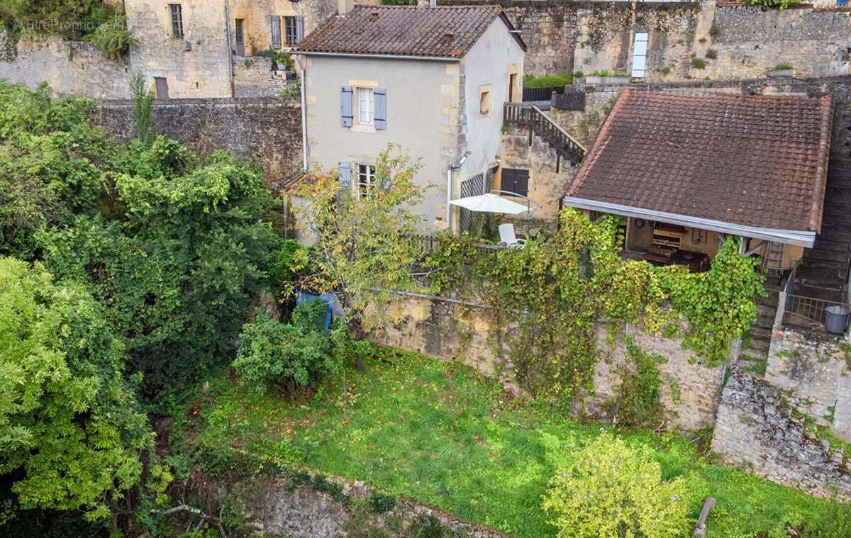 Maison à COUZE-ET-SAINT-FRONT