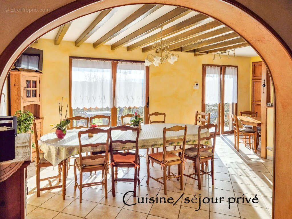 Maison à YENNE