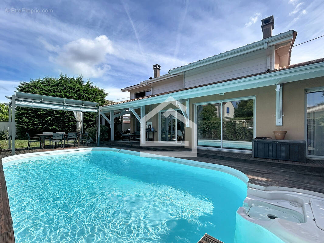 Maison à MERIGNAC