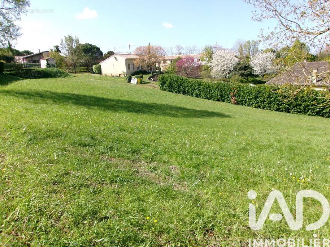 Terrain 1687 m² à Duras  - photo 5