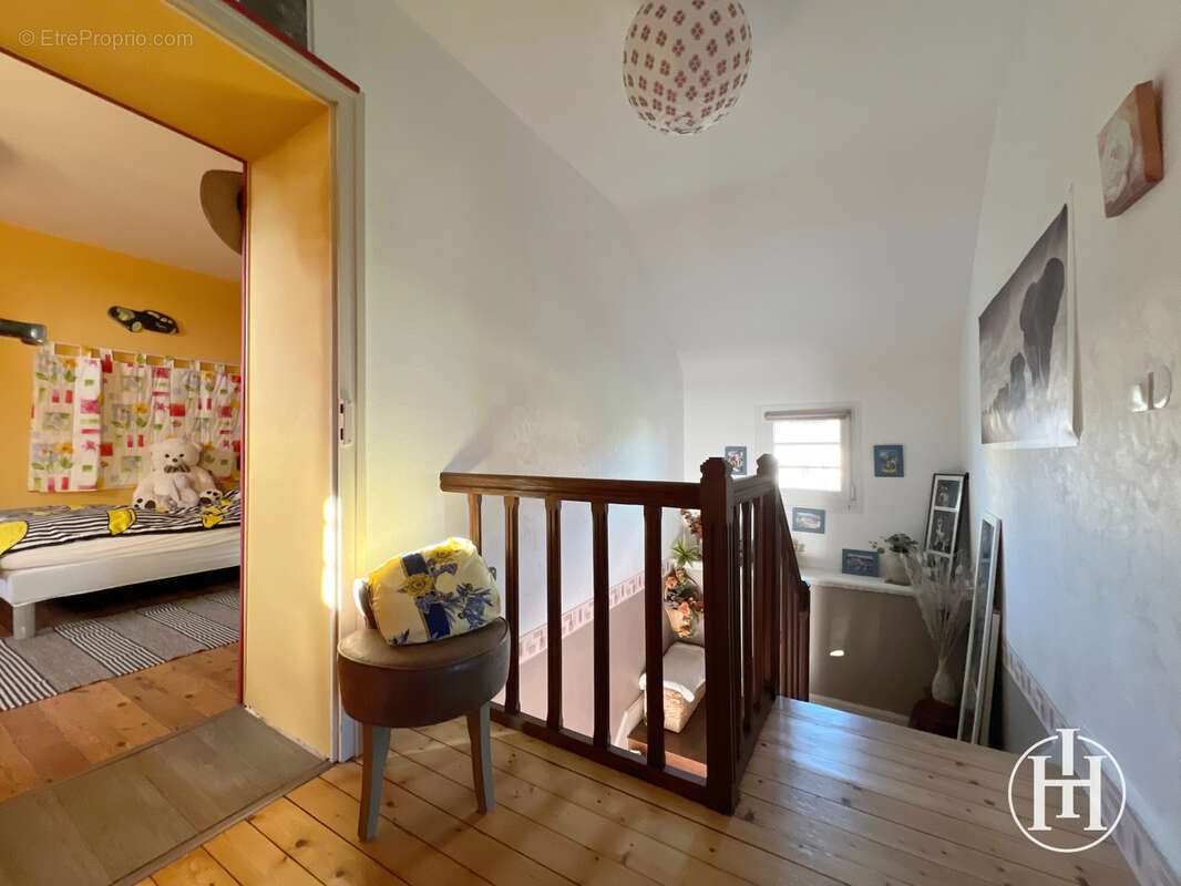 Maison à VALLON-EN-SULLY