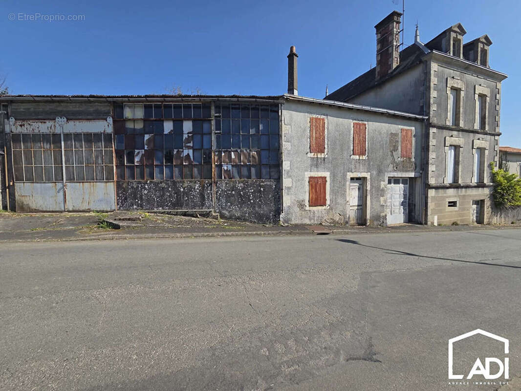 VERRUYES ! Propriété de caractère à fort potentiel ! - photo 12