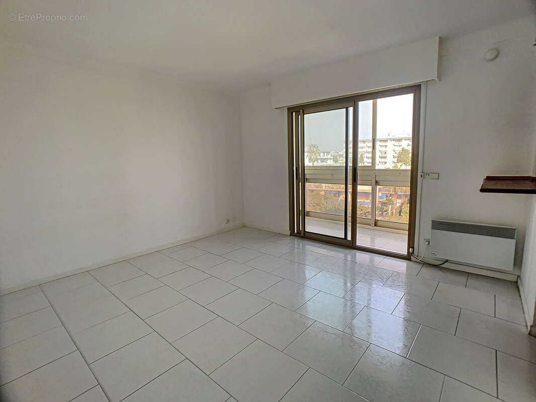 Appartement à VALLAURIS