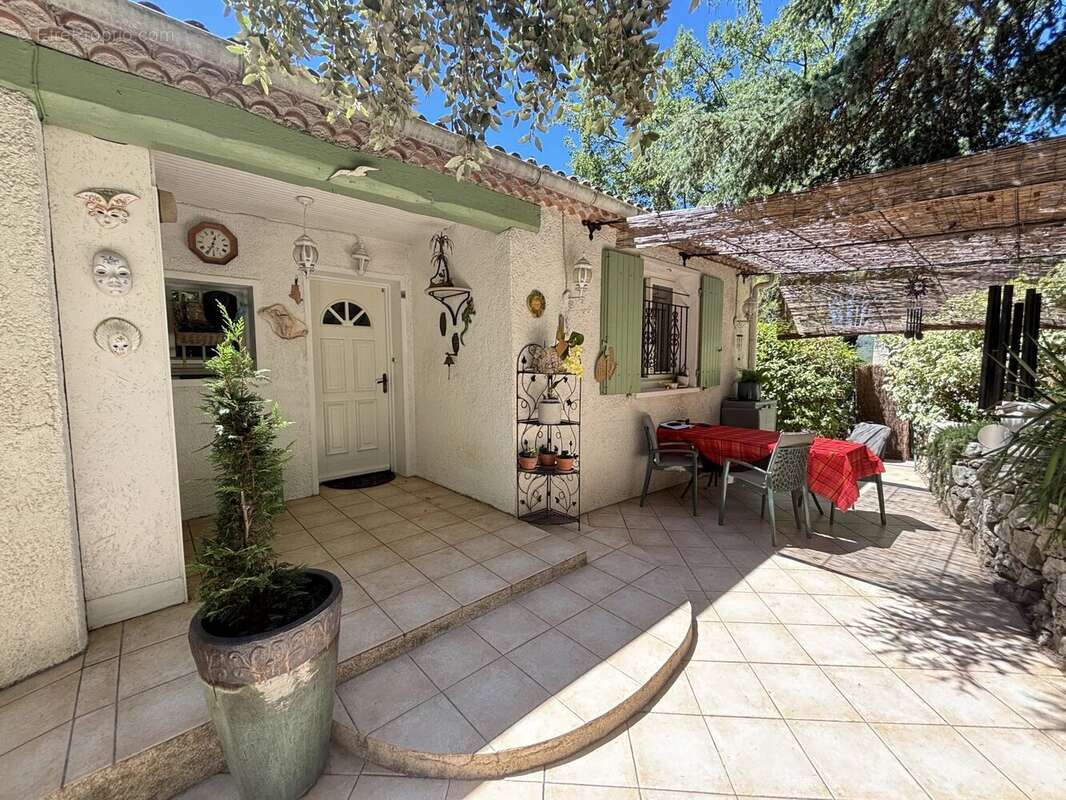 Maison à FIGANIERES