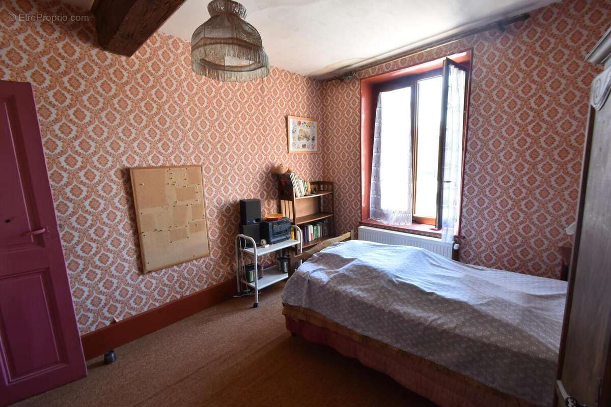 Maison 198 m² à Romaneche-Thorins  - photo 4