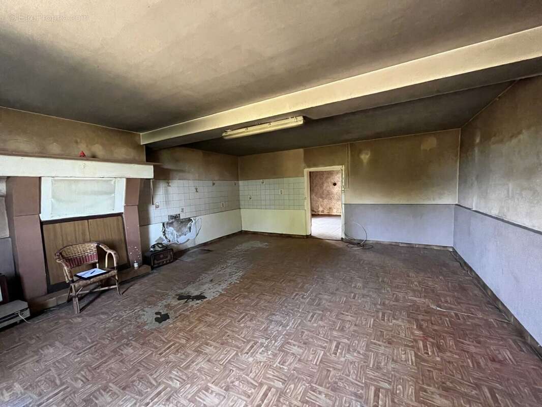 Maison 193 m² à Massignac  - photo 5