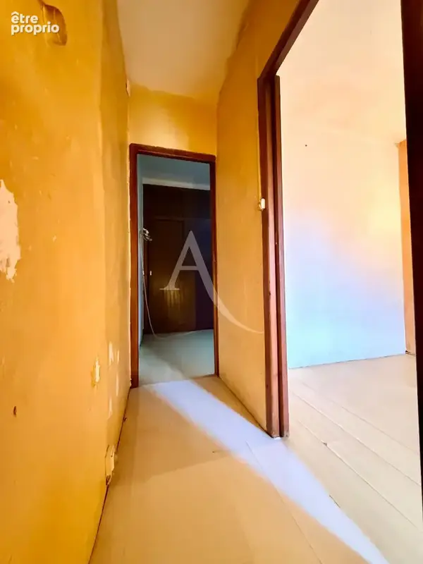 THUIR : Centre ville - maison de village, de 50 m² en R +2. - photo 11