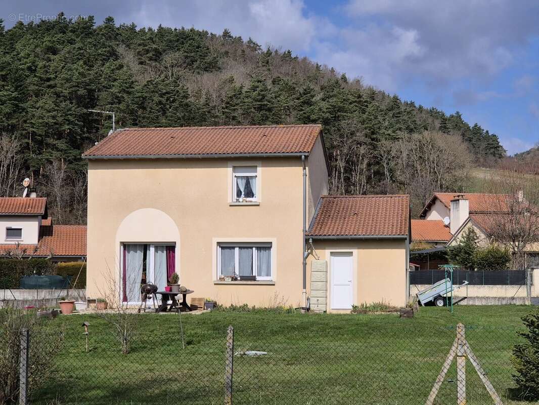 Maison à SAINT-GERMAIN-LAPRADE