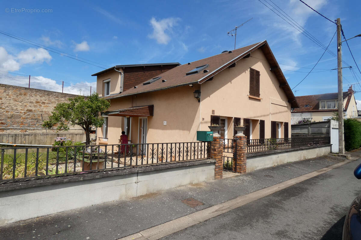 Maison à MONTLUCON