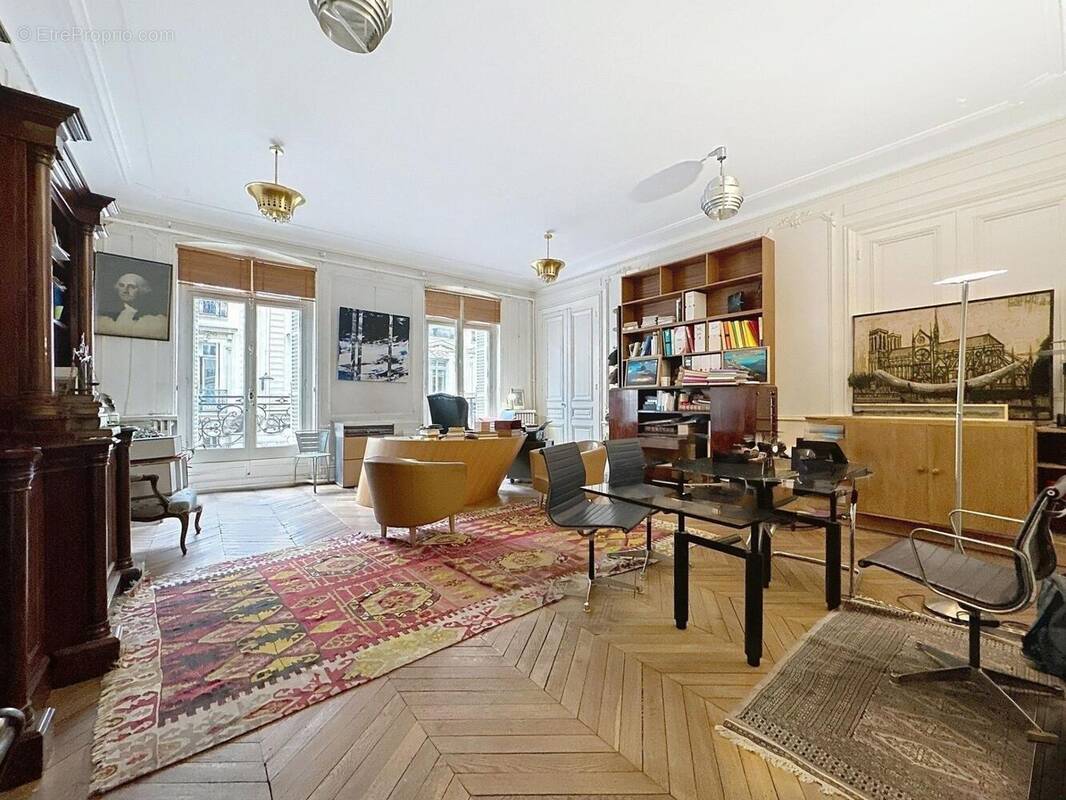 Photo 1 - Commerce à PARIS-8E