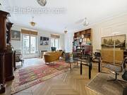 Photo 1 - Commerce à PARIS-8E