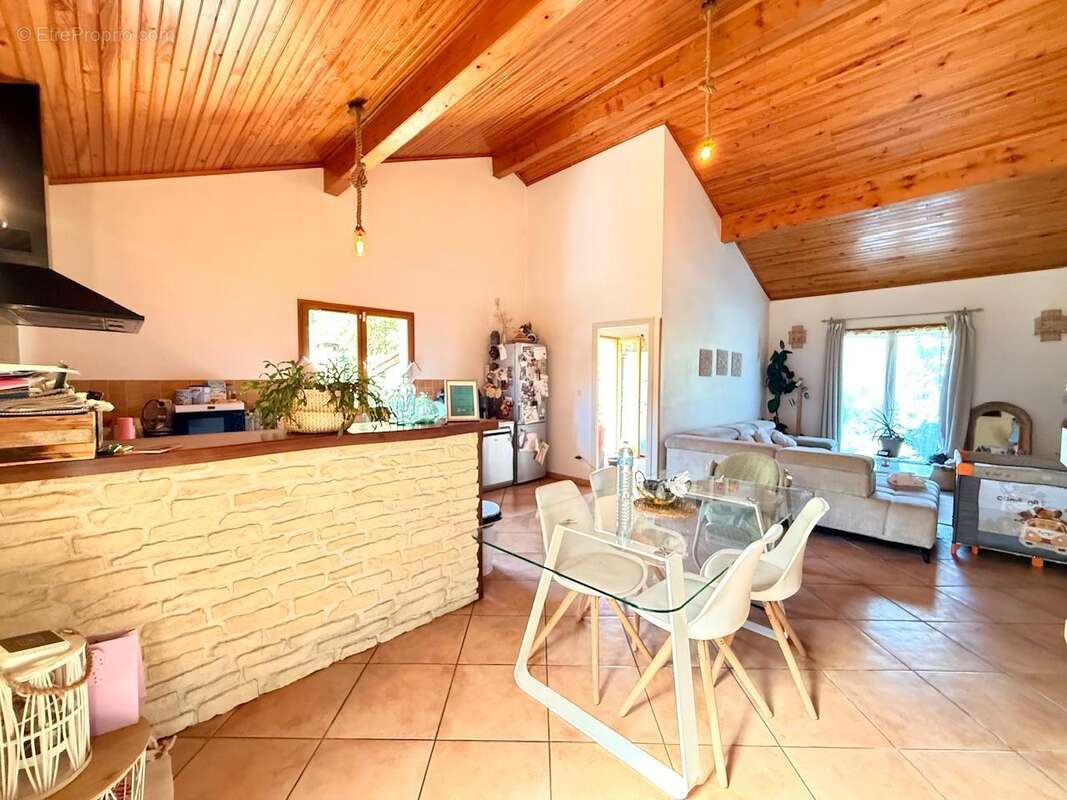   - Maison à AX-LES-THERMES