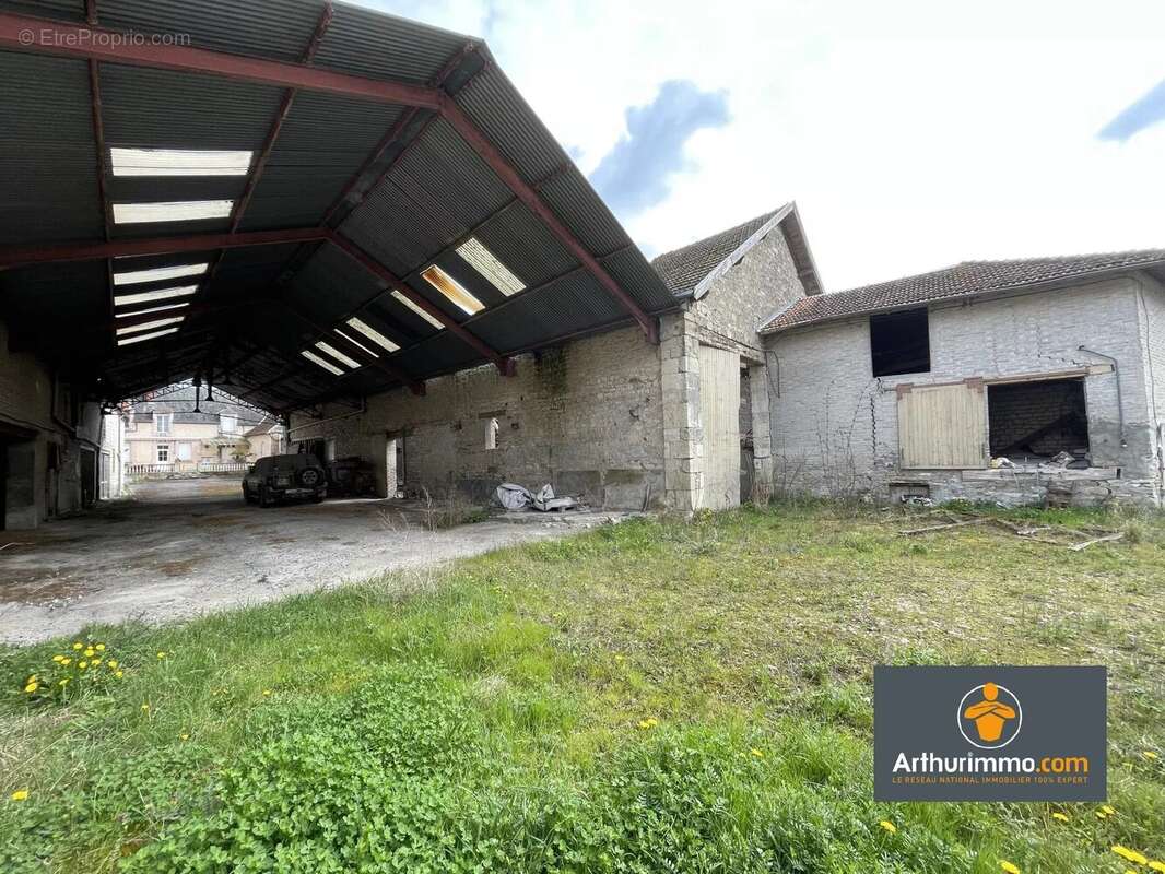 Commerce à NEUFCHATEL-SUR-AISNE