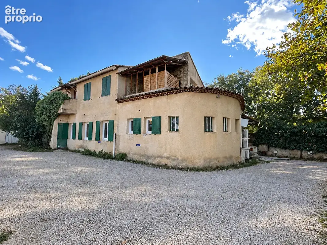 À VENDRE - Ensemble immobilier avec local commercial et habitation - Les Milles (13290) - photo 2