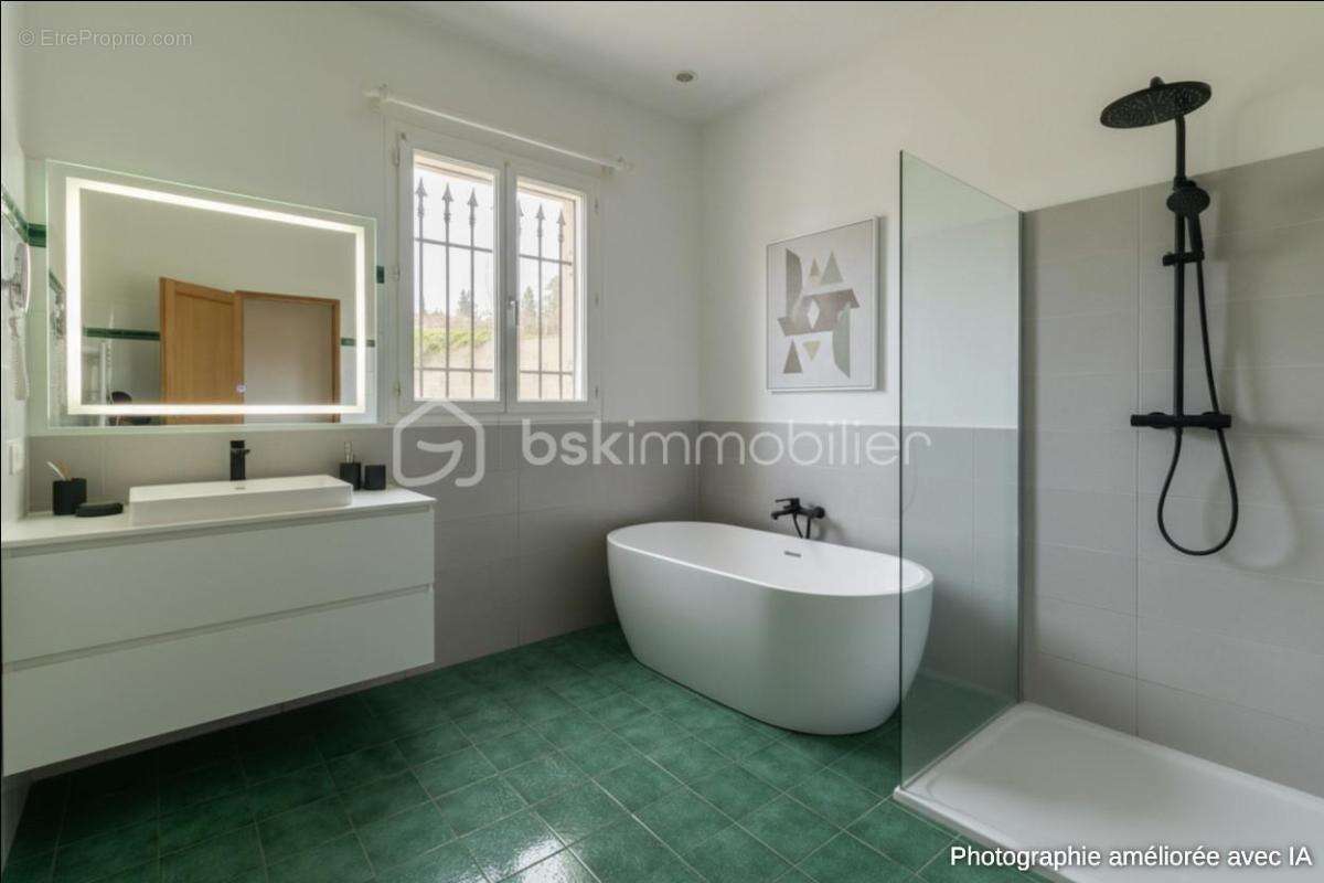 Belle villa de plain-pied avec annexes et piscine - photo 21