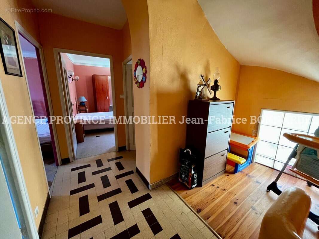 Maison 112 m² à Suze-La-Rousse  - photo 11