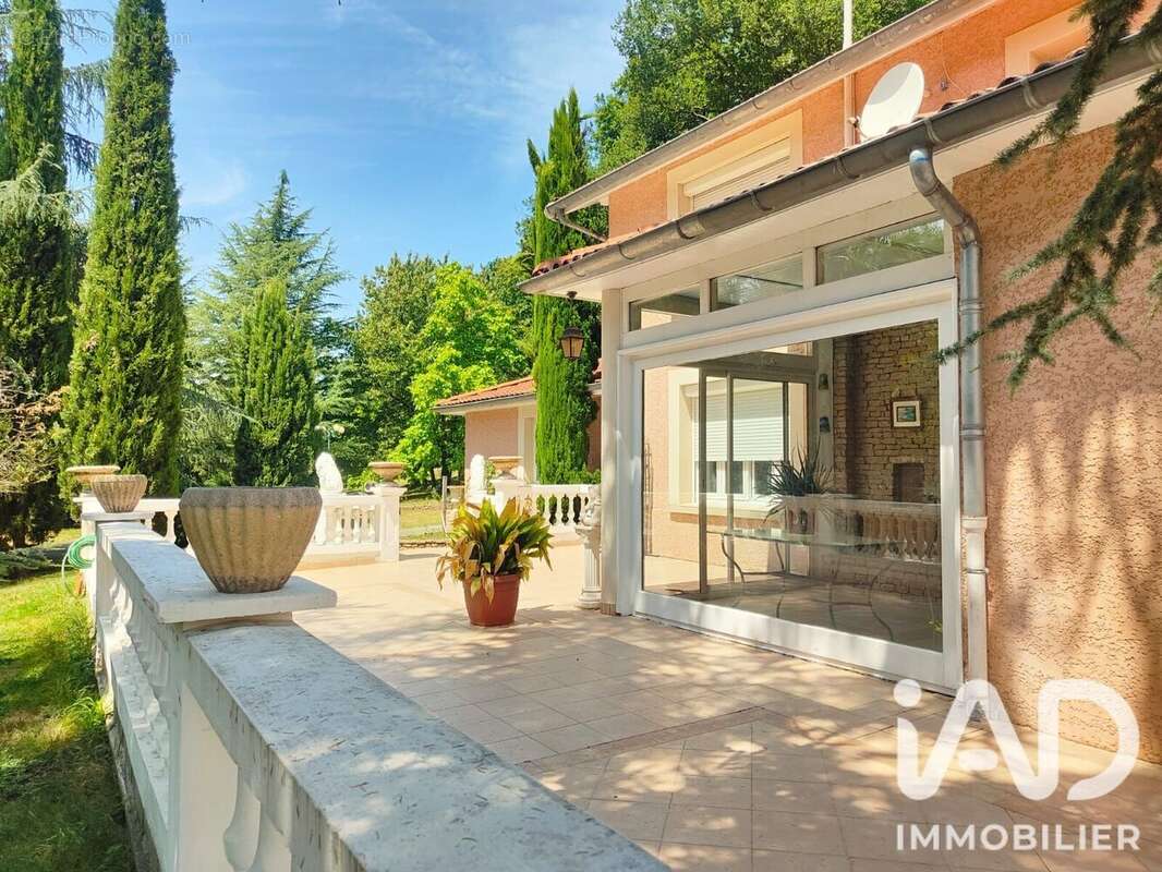 Maison 200 m² à Saint-Georges-D'esperanche  - photo 6