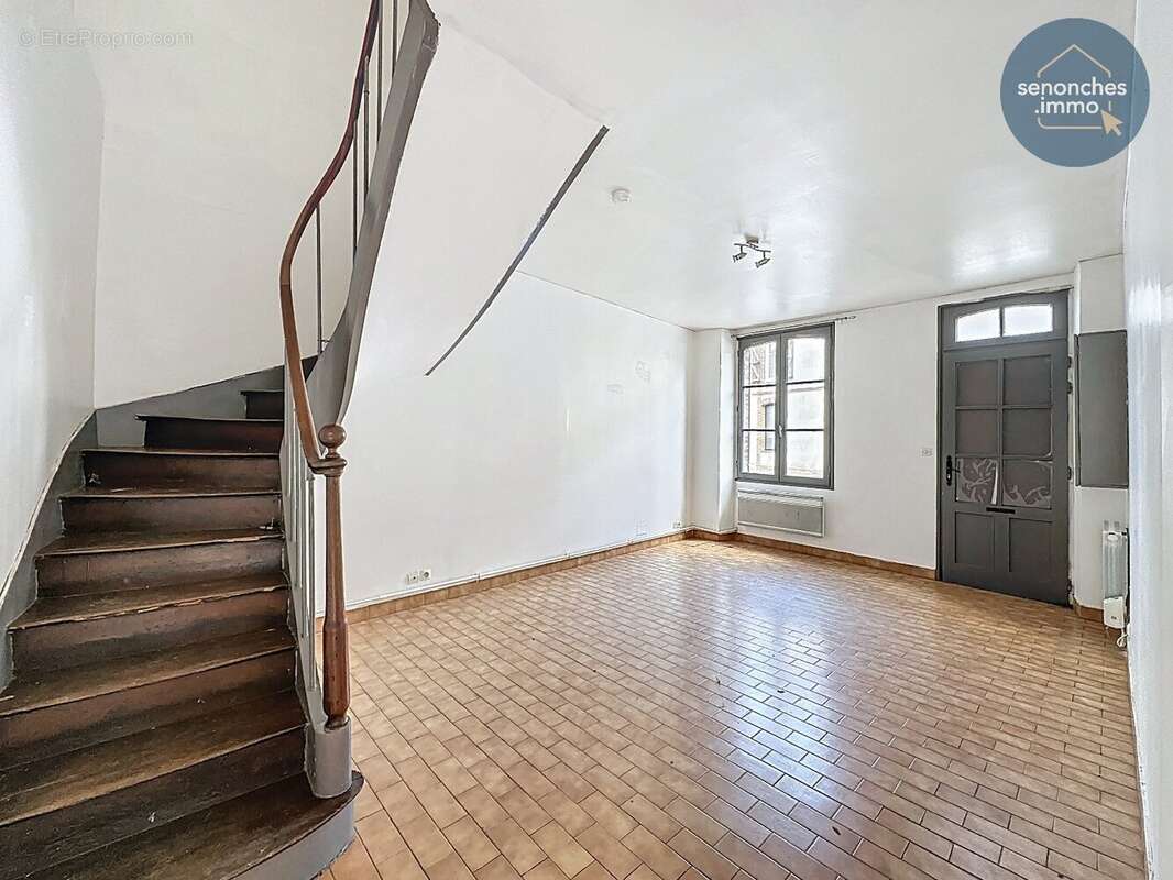 Maison de bourg à vendre à Brezolles (28270)  Charme, potentiel et emplacement privilégié - photo 2