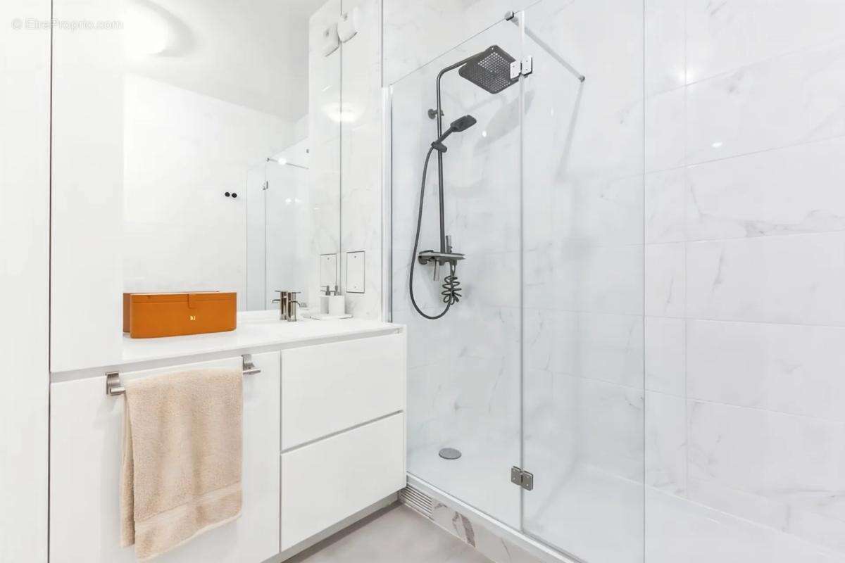 Appartement à LEVALLOIS-PERRET