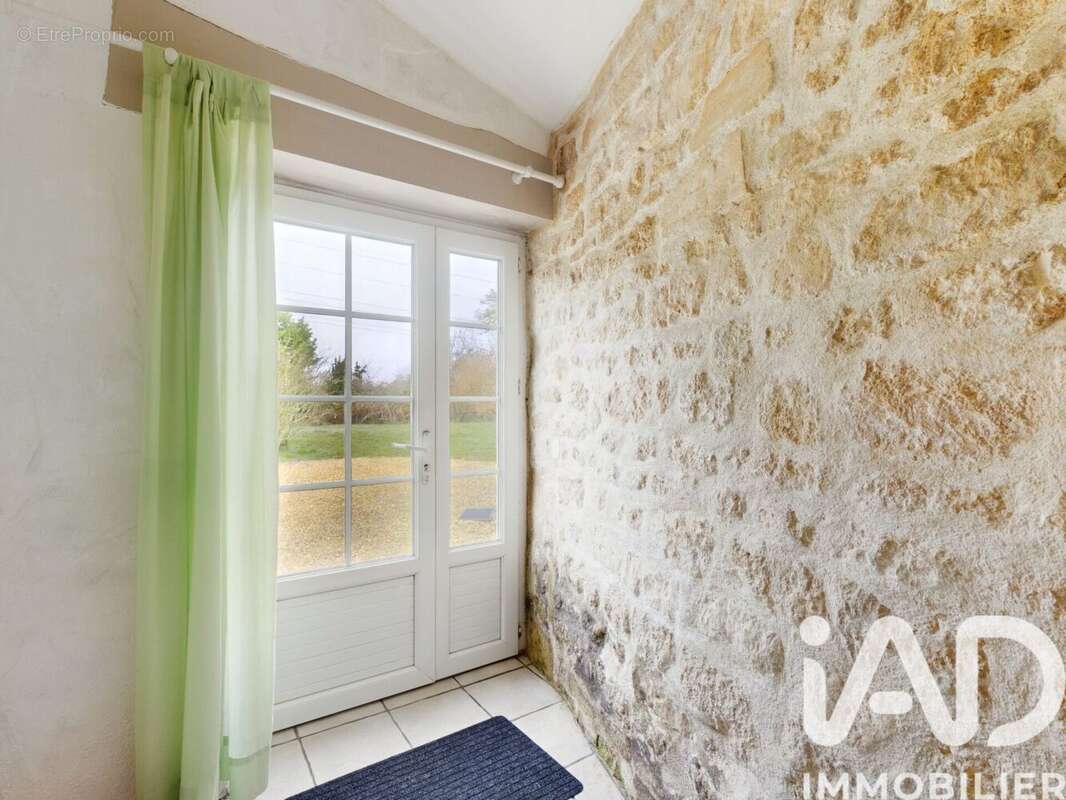 Maison 291 m² à Saint-Palais-De-Phiolin  - photo 8
